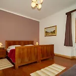 Gorska Kuca Elin *